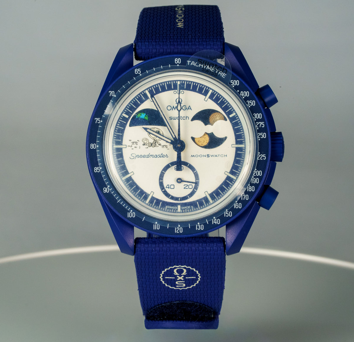 Swatch x Omega Bioceramic Moonswatch Mission To Earthphase Moonshine Snoopy Gold (Corn Moon) — photo 2