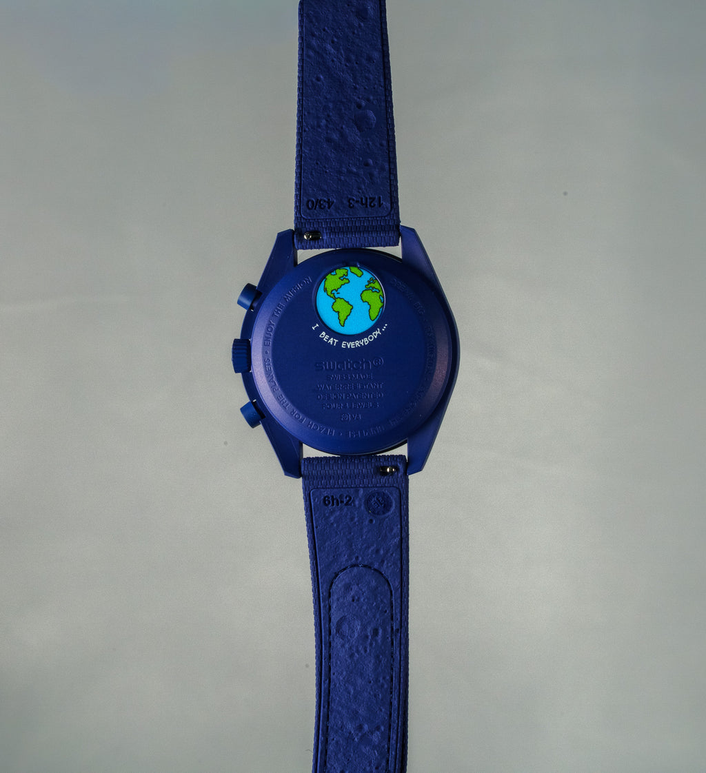 Swatch x Omega Bioceramic Moonswatch Mission To Earthphase Moonshine Snoopy Gold (Corn Moon) — photo 4