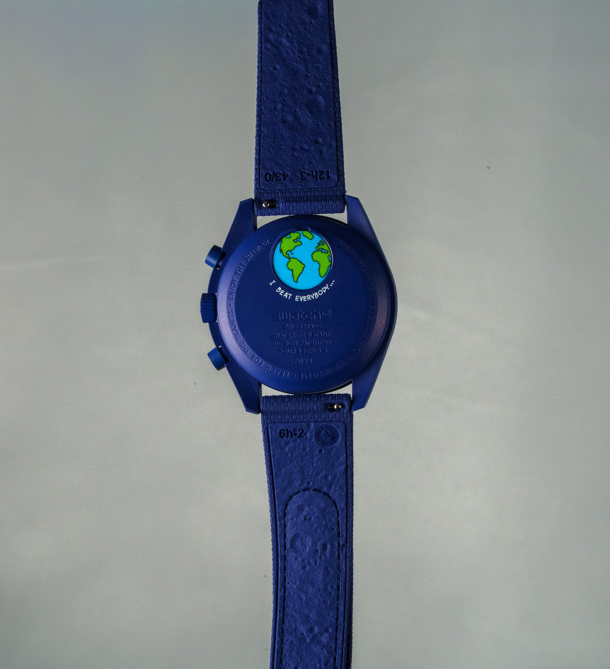 Swatch x Omega Bioceramic Moonswatch Mission To Earthphase Moonshine Snoopy Gold (Corn Moon) — photo 4