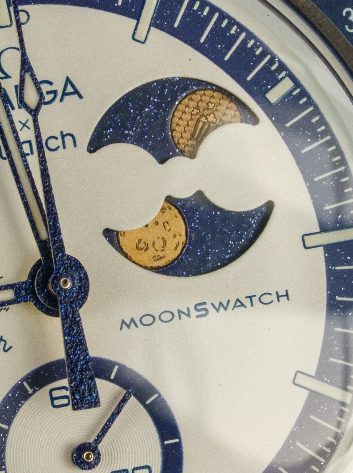 Swatch x Omega Bioceramic Moonswatch Mission To Earthphase Moonshine Snoopy Gold (Corn Moon) — photo 6