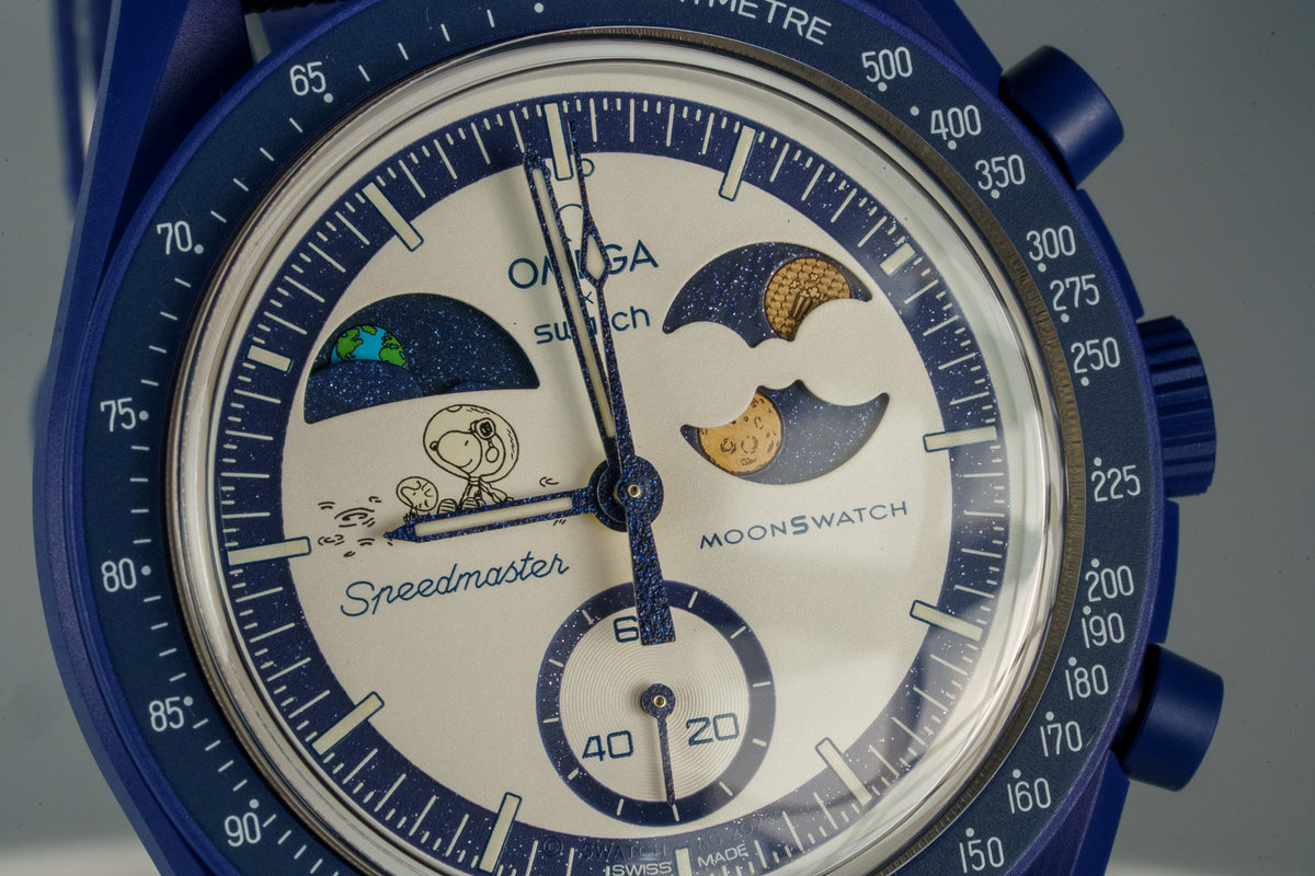 Swatch x Omega Bioceramic Moonswatch Mission To Earthphase Moonshine Snoopy Gold (Corn Moon) — photo 7