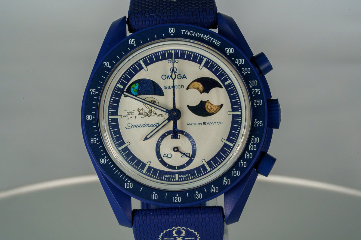 Swatch x Omega Bioceramic Moonswatch Mission To Earthphase Moonshine Snoopy Gold (Hunters Moon) — photo 2