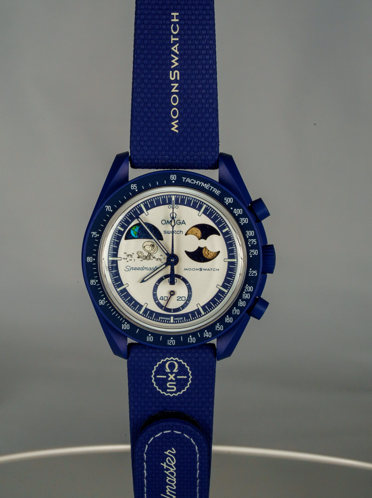 Swatch x Omega Bioceramic Moonswatch Mission To Earthphase Moonshine Snoopy Gold (Hunters Moon) — photo 5