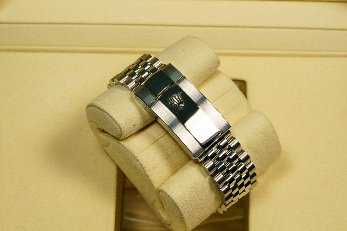 2026 Never Worn Rolex Datejust 41 Blue Roman Dial Fluted Bezel Steel Bracelet